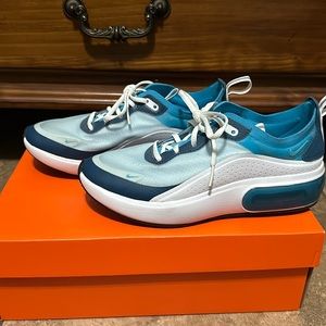 Nike Women’s Blue with light blue Air max